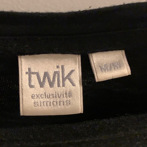 Twin Slide Slit Solid Tee (Black) - Picture 3 of 3